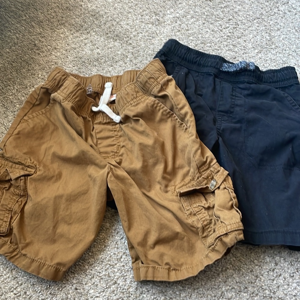 Boys cargo shorts black and tan small 6/7